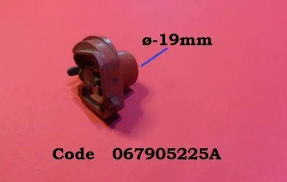Volkswagen Polo I 86 Ignition distributor 067905225A