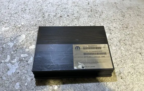Dodge Charger Sound amplifier 68425657AA 26777AH TH1AA3360E8850