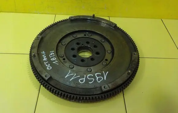 Skoda Octavia Mk2 (1Z) Dual mass flywheel C0704175
