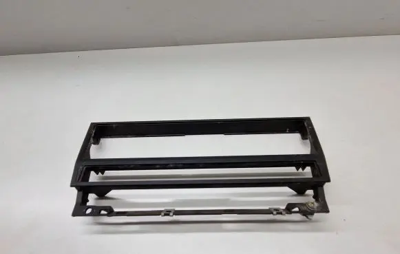 BMW 5 E39 Radio/GPS head unit trim 8247302