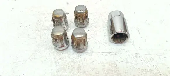 Mitsubishi 3000 GT Anti-theft wheel nuts and lock 