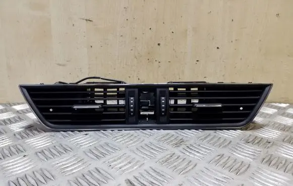Skoda Superb B8 (3V) Dash center air vent grill 3V0820951C