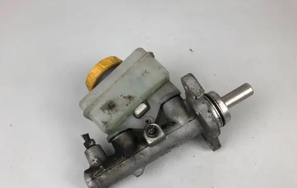Subaru Impreza III Master brake cylinder