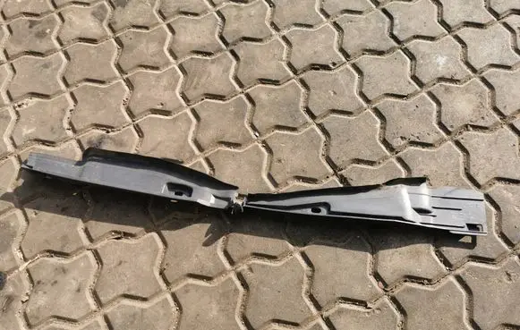 Renault Laguna III Fender end trim 668630011R