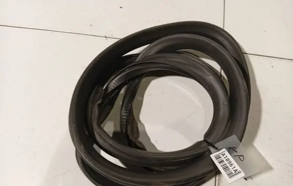 Audi A4 S4 B5 8D Rubber seal front coupe door 