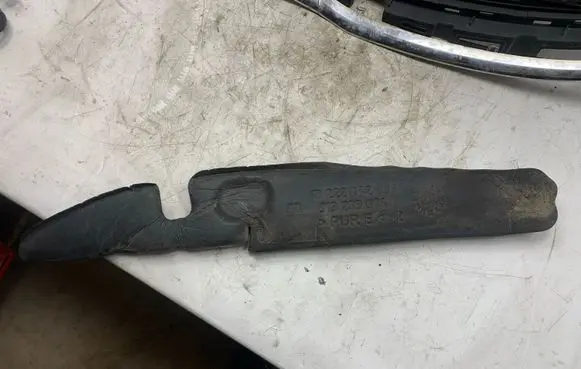 Opel Insignia A Fender foam support/seal 13222642