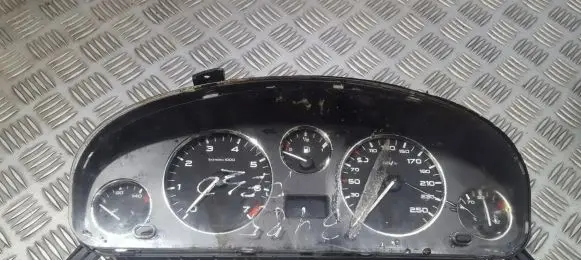 Peugeot 406 Speedometer (instrument cluster) 81115607