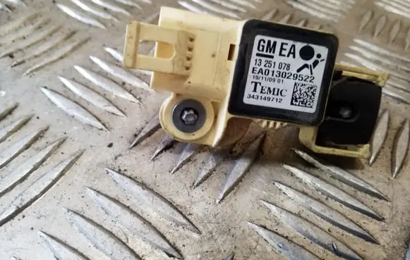 Opel Zafira B Airbag deployment crash/impact sensor 13251078 343149712