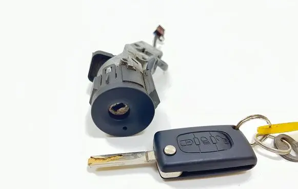Citroen C4 I Ignition lock 9663123380 N0502455