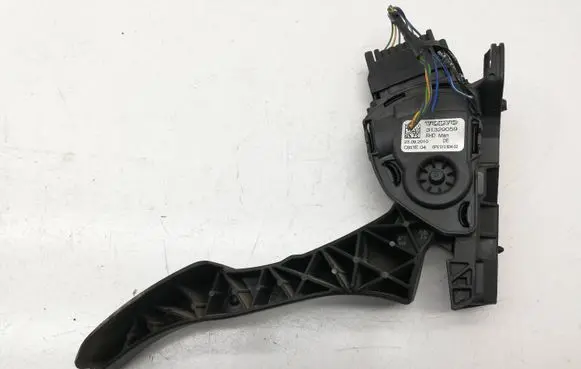 Volvo V70 Accelerator throttle pedal 31329059 C95YE04 6PV01083402