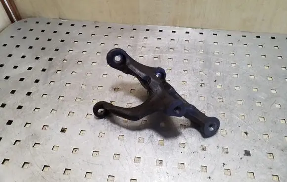 Peugeot 3008 I Engine mounting bracket 9687262980 9687262960