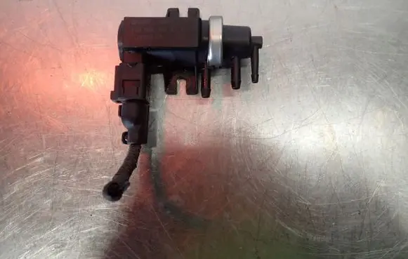 Volkswagen Caddy Valve vacuum 1J0906627C