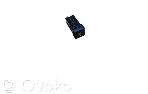 Toyota RAV 4 (XA50) USB socket connector FC0600089 10R0514851