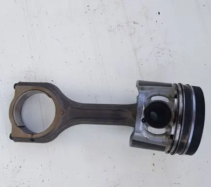 Peugeot 5008 Piston with connecting rod