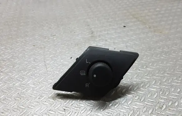 Wing mirror switch