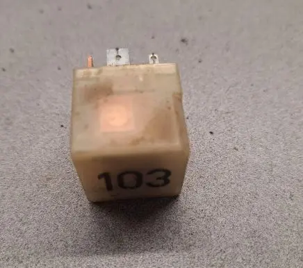Volkswagen PASSAT B5 Other relay 357911253 14030000