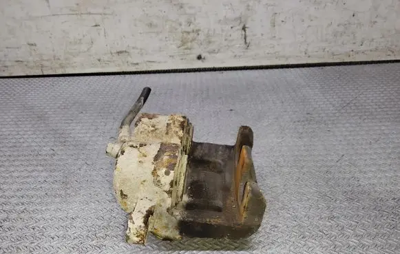 KIA Sorento Front brake caliper
