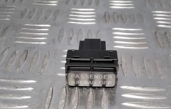 Passenger airbag on/off switch