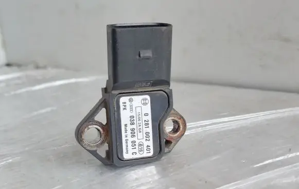 Audi A6 S6 C6 4F Air pressure sensor 038906051C 0281002401