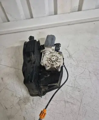 BMW 7 E65 E66 Rear door soft close latching motor 77460037
