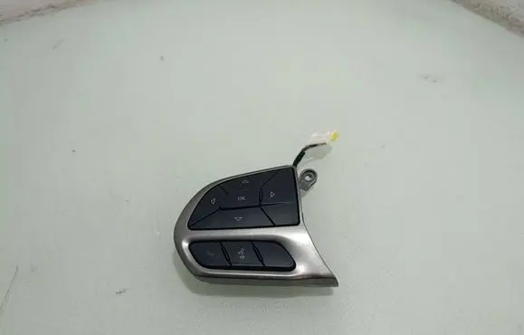 Dodge Durango III Steering wheel buttons/switches P68321893AA 7620000196
