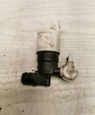 Volvo V60 Windscreen/windshield washer pump BK2117K624BA AV6117K624AA