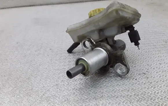 Audi A4 S4 B6 8E 8H Master brake cylinder 320670094