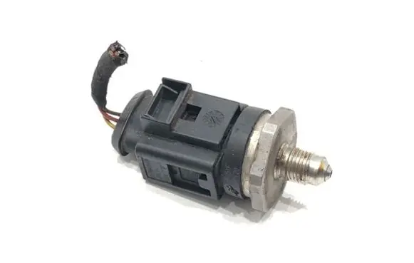 Volkswagen Golf VII Fuel pressure sensor 110R-000123