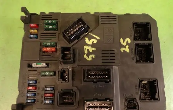 Peugeot 206 Fuse module