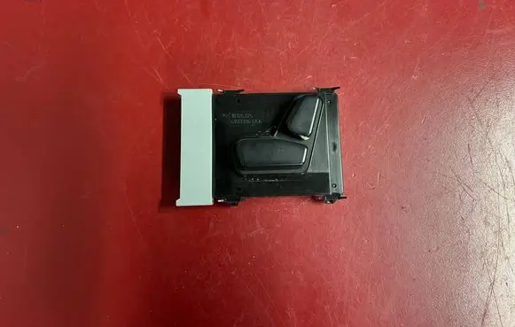 Chrysler Pacifica Seat control switch 68233963AA