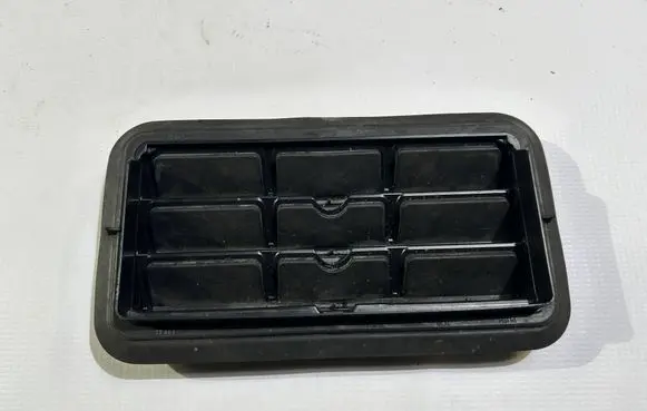Chrysler Pacifica Quarter panel pressure vent 68170766ab