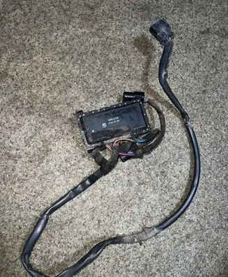 BMW 5 E39 Fan control module 6921354