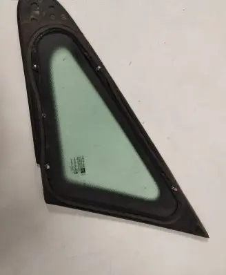 Opel Zafira B Front triangle window/glass 13123921 541918