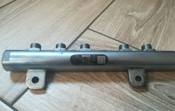 Jeep Grand Cherokee Fuel main line pipe 35032008F 033064L4 0445216050