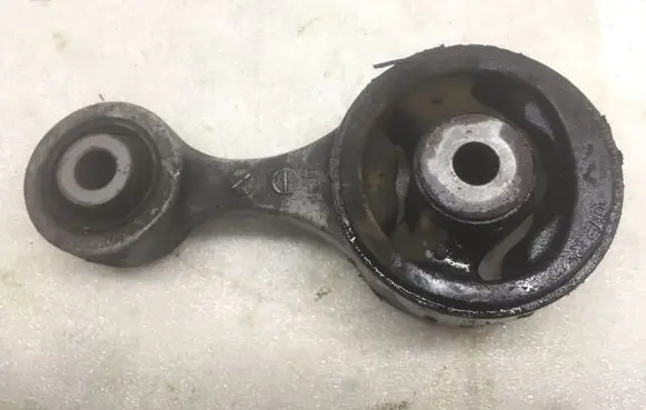 Honda Civic Engine mount bracket