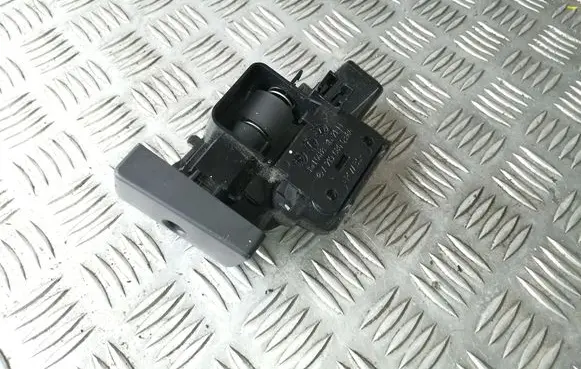 Mercedes-Benz CLS C219 Glove box lock A2196800384