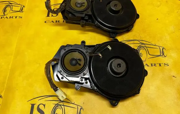 Chevrolet Corvette C5 Front door speaker 10447355