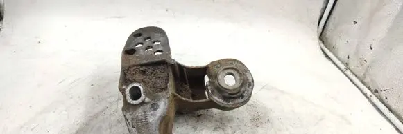 Engine mounting bracket