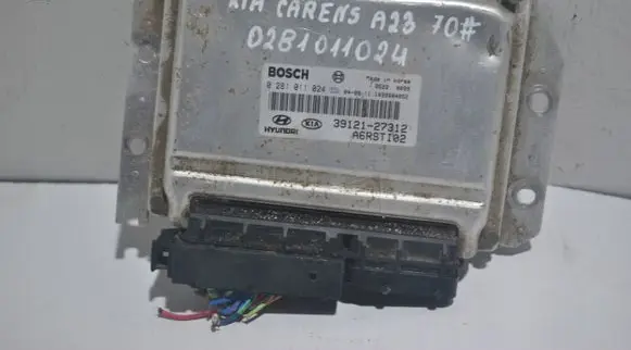 KIA Carens I Engine control unit/module 0281011024