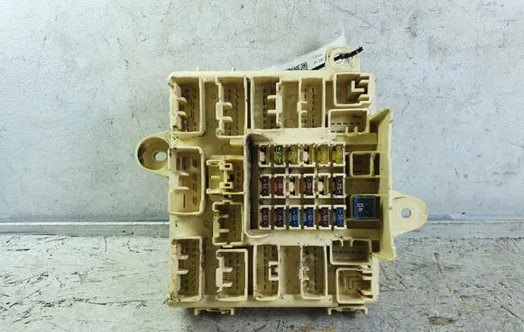 Lexus IS 200-300 Fuse module