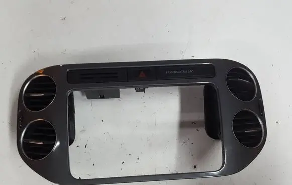Volkswagen Tiguan Dashboard air vent grill cover trim 