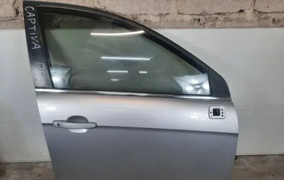 Chevrolet Captiva Front door
