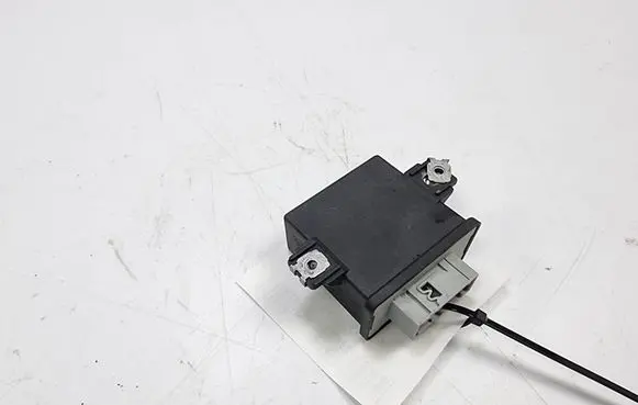Skoda Octavia Mk2 (1Z) Hazard warning light relay 1T0907357 ŚWIATEŁ