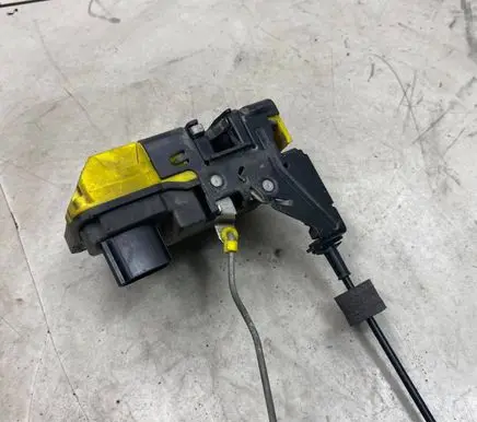 Volvo V70 Front door lock
