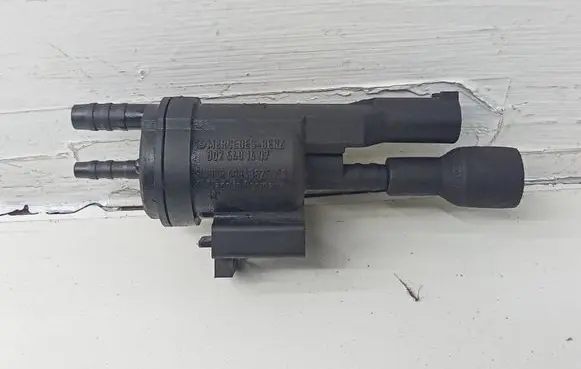 Mercedes-Benz C W204 Valve vacuum 0025401497