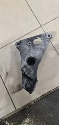 BMW 5 E60 E61 Engine mounting bracket 6777053