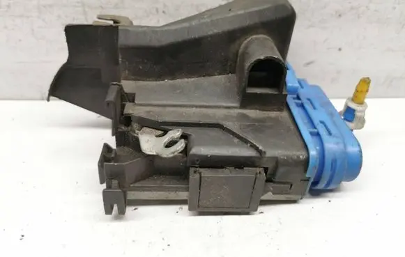 Audi A4 S4 B5 8D Rear door lock 4D0185A