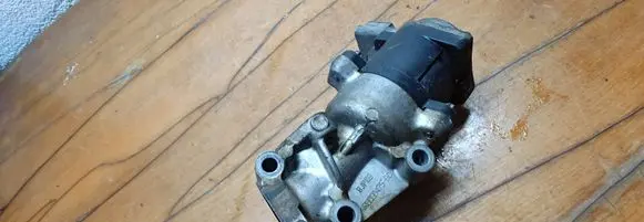 Jaguar S-Type EGR valve 4r8q9d475bc