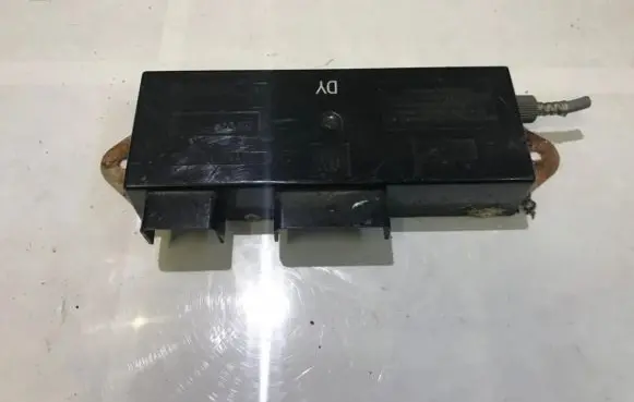 Opel Omega B1 Antenna control unit 90379276 0050673