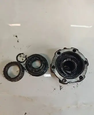 Nissan Terrano Front wheel hub